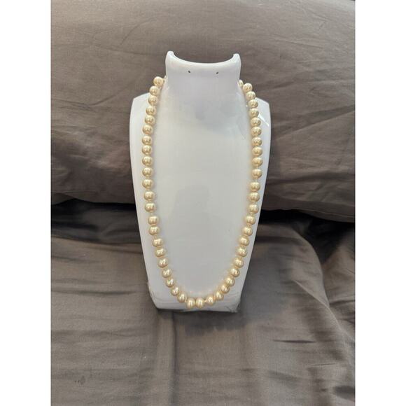-NECKLACE Faux Pearls Creamy Color 19” Long Very Pretty - Picture 14 of 15